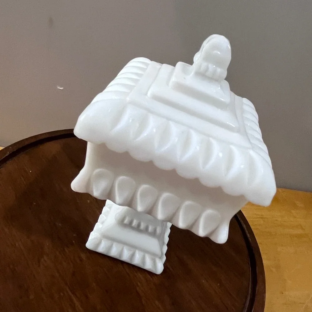 Vtg Westmoreland White Milk Glass Wedding Cake Box Dish Lidded Teardrop 7.5